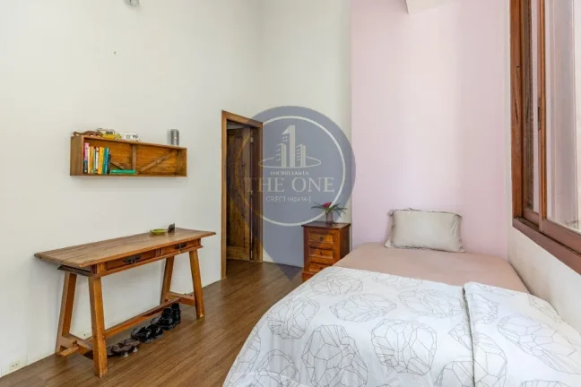 Imagem Casa de luxo na Vila Madalena: 4 quartos, 4 suítes, 2 salas, 6 banheiros, 2 vagas, 376m² - São Paulo-SP.