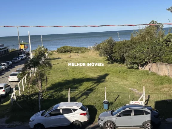 Imagem Casa nova finamente decorada em Condomínio fechado pé na areia 4 suítes localizada na praia do estaleiro Balneário Camboriú.