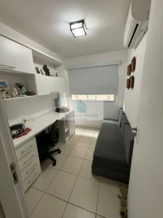 Imagem Apartamento à venda em Niterói-RJ, bairro Fátima: 3 quartos, 1 suíte, 2 banheiros, 1 vaga de garagem, 64m² de área. Imperdível!