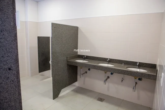 Imagem Galpão comercial de alto padrão para locação em Limeira-SP, Jardim Nova Limeira: 1 sala, 8 banheiros, 32 vagas, 7.995 m²