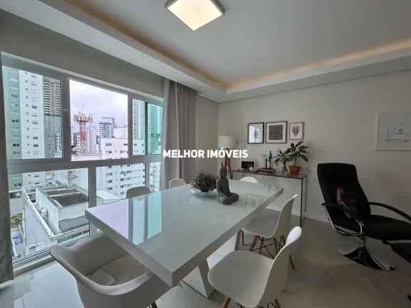 Imagem Apartamento á venda mobiliado e decorado, com 3 dormitórios e 2 vagas de garagem no centro de Balneário Camboriu