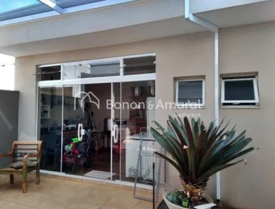 Imagem Casa à venda no Condomínio Reserva Real em Paulínia

Sobrado com 3 suítes, uma no térreo e duas...