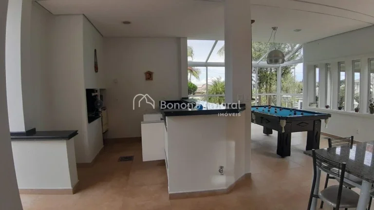 Imagem Em um terreno de 1.909m² e com 750m² de construção, esta imponente propriedade oferece conforto ...