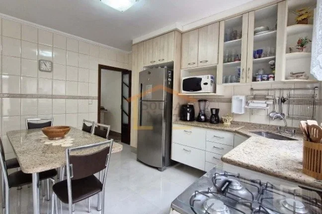 Imagem Casa em vila com 140m² de área construída. O imóvel é um sobrado com 2 dormitórios bem distrib...