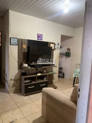 Imagem Casa padrão à venda no Residencial Rio de Janeiro, Uberaba: 2 dormitórios e garagem!