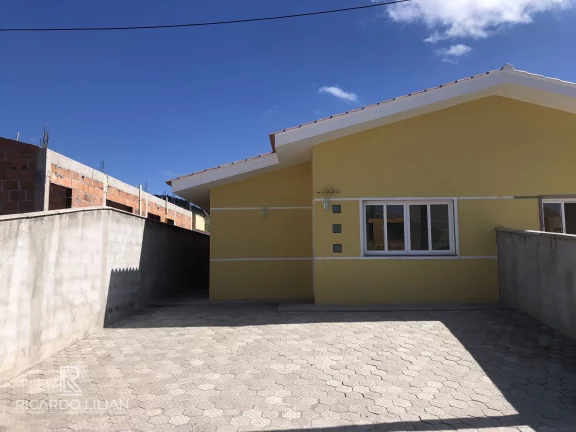 Casa térrea de condominio com 3 dormitórios sendo uma suite, duas vagas e quintal - A VENDA!!!