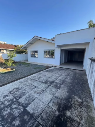 Imagem Casa com 3 dormitórios sendo 1 suíte e 2 vagas - Guanabara | Joinville/SC