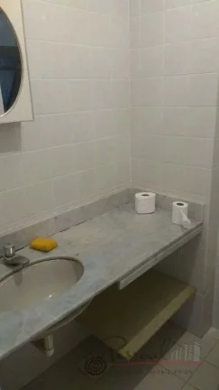 Imagem Sala comercial com área privativa de 60,79m² e área total de 101,02m². SEMI MOBILIADA. O Centro ...