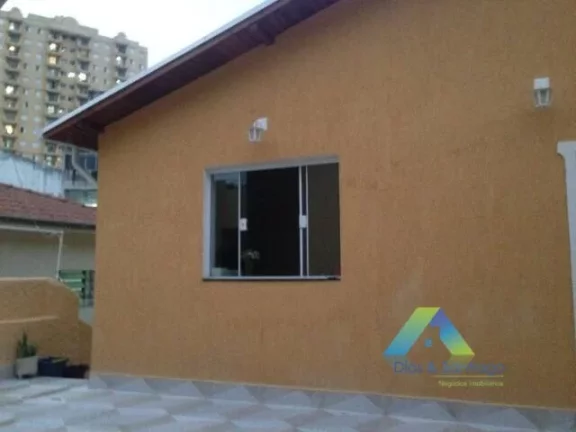 Imagem Linda casa toda reformada com fácil acesso a transportes publico e a comércios em geral.