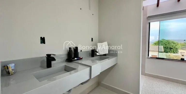 Imagem ...#34;Elegância e Conforto em Cada Detalhe: Sobrado de Alto Padrão em Condomínio Exclusivo...#34;