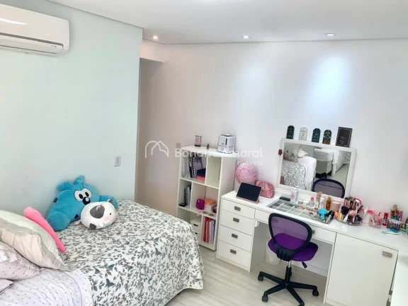 Imagem Este lindo apartamento de 110 m² foi totalmente reformado e decorado com excelente gosto, oferecend...