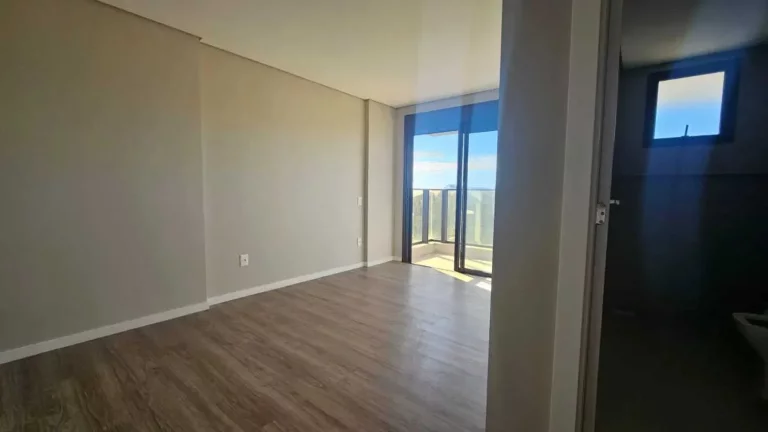 Imagem Apartamento sem mobilia com 3 dormitórios sendo 2 suítes e 3 vagas de garagem em Itajaí