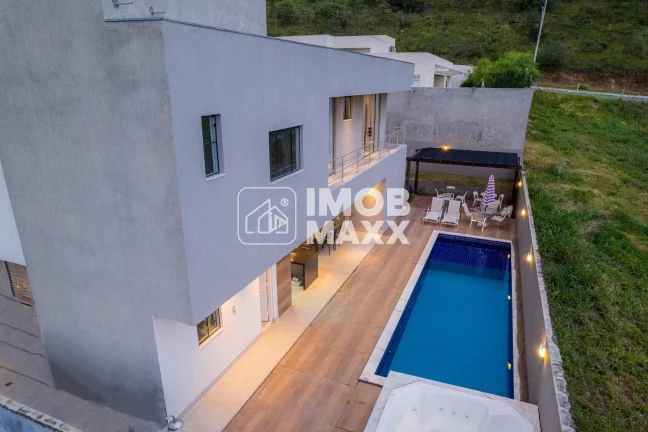 Imagem Luxuosa Casa no Cond. Quintas do Sol com 4 Suítes e 430m²