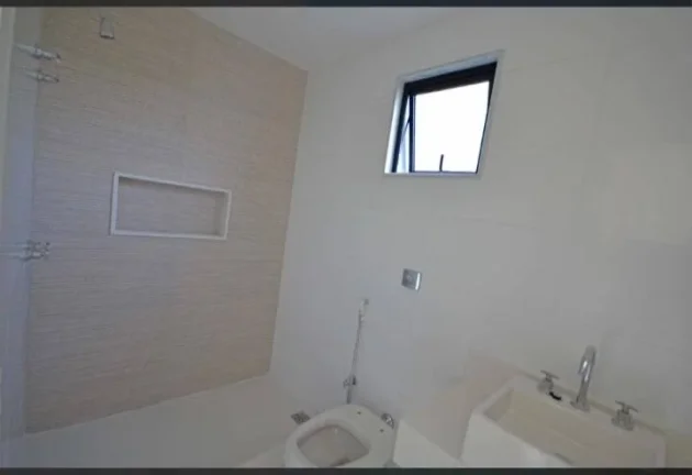 Imagem Casa Triplex Condomínio Interlagos de Itaúna