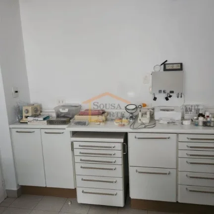 Imagem Sala comercial com 94 mÂ², conta com recepÃ§Ã£o, sala de espera, 1 banheiro e Ã¡rea de serviÃ§o. 
NÃ...