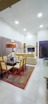 Imagem Casa com 3 suítes no Condomínio Estância dos Ipês em Uberaba