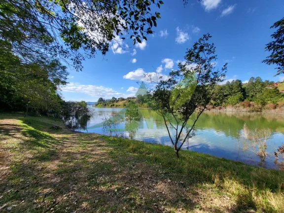 Imagem Sítio à beira da represa em Piracaia: Um refúgio de tranquilidade e beleza