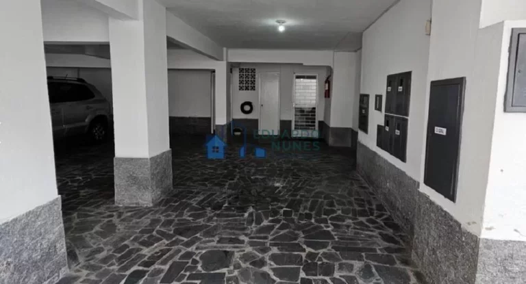 Imagem ÁTIMA ÁREA PRIVATIVA, REFORMADA COM 04 QUARTOS, 04 VAGAS NO SANTO ANTÔNIO!!