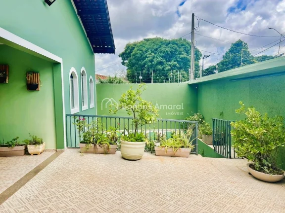 Imagem São 2 casas completas, uma térrea em cima e outra térrea, embaixo, com total privacidade
Tem uma ...