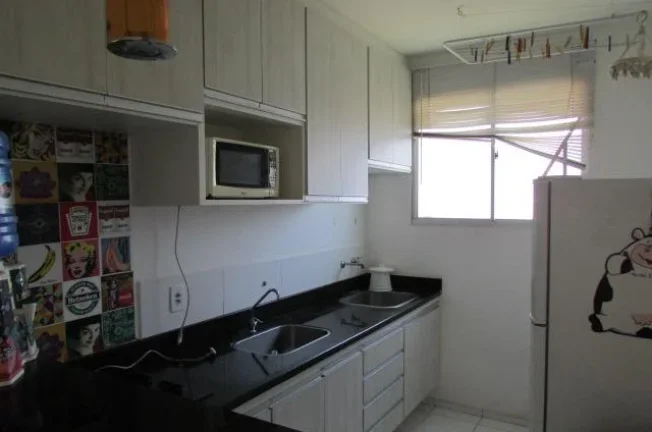 Imagem Apto mobiliado com sala , cozinha com armarios, cock top, geladeira, microondas, área de serv. wc s...