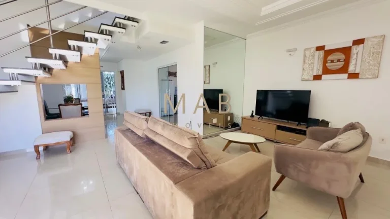 Imagem Imperdível Casa à Venda: 4 Quartos, 4 Suítes, 1 Sala, 5 Banheiros, 3 Vagas de Garagem em Ingleses do Rio Vermelho, Florianópolis-SC!