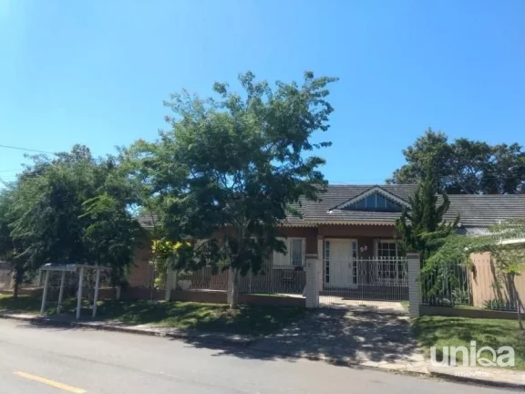 Bairro São José próximo a UFSM. Linda casa 5 dormitórios Garagem Piscina