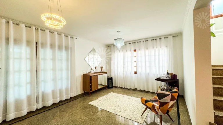 Imagem Casa a venda em Alphaville 11, 4 suítes, 4 vagas, recém reformada por R$3.500.000 Santana de Parnaíba/SP