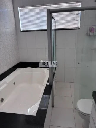 Imagem Sobrado de Alto Padrão à Venda com 4 Suítes, Closet e Área Gourmet no bairro Santa Maria - Uberaba/MG