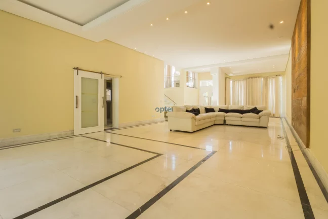 Imagem Casa de Alto Padrão 3 suítes, 4 vagas e Piscina à Venda no condomínio Forest Hills no bairro Anchieta