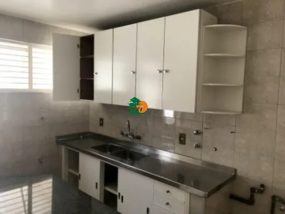 Imagem Casa para Venda em São Roque, Jardim Meny, 4 dormitórios, 1 suíte, 1 banheiro, 4 vagas