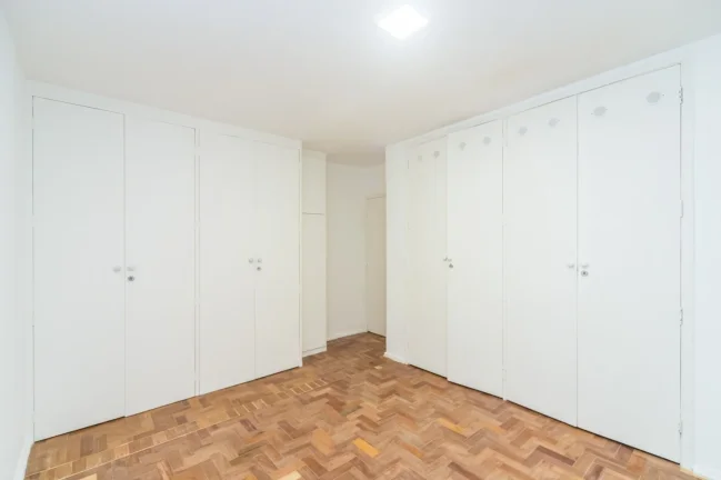 Imagem Apartamento Reformado 130M², 2Q, 1 Suíte, 2 Salas, 2 Banheiros, 1 Vaga, Portaria 24h.