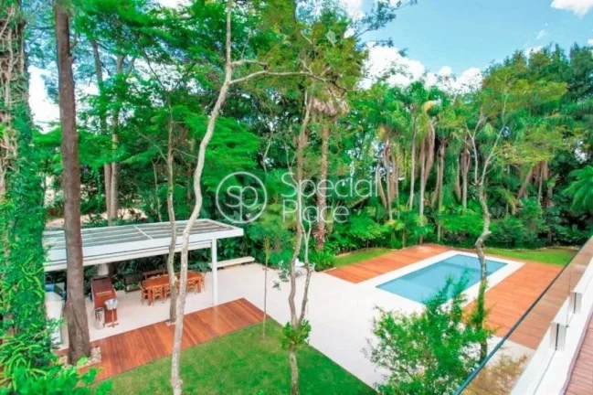 Imagem CASA ESPETACULAR, projetada por Mônica Drucker. Residência localizada em um verdadeiro refúgio no...