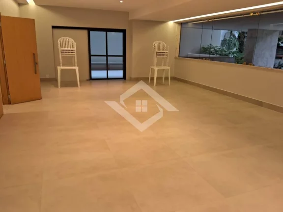 Imagem Apartamento Exclusivo na 3ª Quadra da Praia de Ipanema – 250m²