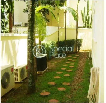 Imagem EXCELENTE CONDOMÍNIO COM 9 CASAS. GARAGEM SUBTERRÂNEA, MUITO VERDE E BASTANTE ACONCHEGANTE. CASA R...