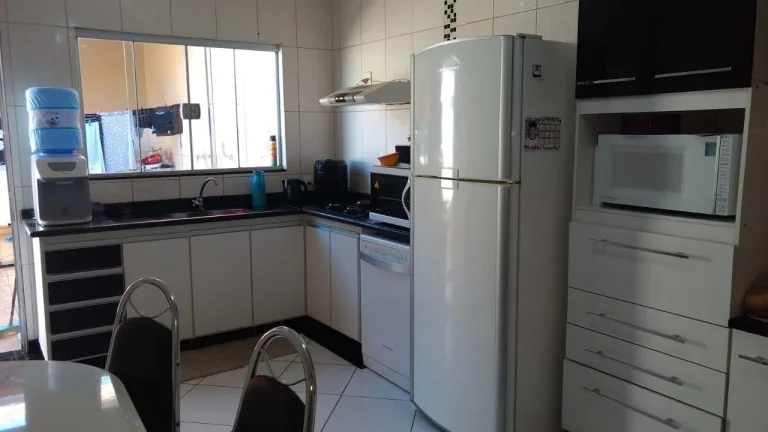 Imagem Casa á venda em Rio das Pedras, com 2 dormitórios, 1 banheiro, cozinha , lavanderia, 2 vagas de ga...