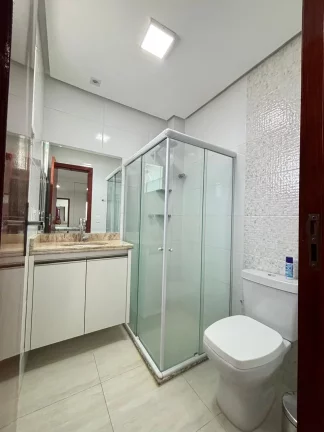 Imagem Apartamento à venda em Vitória da Conquista-BA, bairro Candeias: 2 quartos, 1 suíte, 2 salas, 2 banheiros, vaga de garagem!