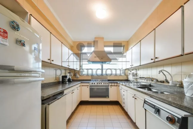 Imagem Apartamento no Jardim Paulista com 239m², 3 quartos (1 suíte) e 1 vaga.
