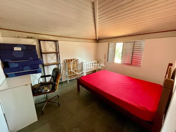 Imagem Esta excelente casa está situada a apenas 5 minutos da orla de Caraguatatuba, no bairro Poiares, um...
