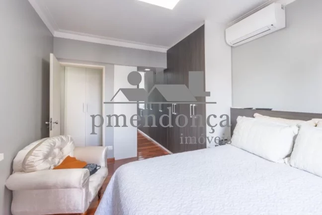 Imagem Apartamento reformado a venda em Pinheiros com 3 quartos e 2 vagas, 105m².