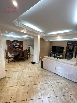 Imagem Casa 200m² - 4 Dorm - 1 Suíte - 2 Vagas