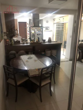 Imagem Casa no Condomínio Andreas - 4 dorms - 200m²