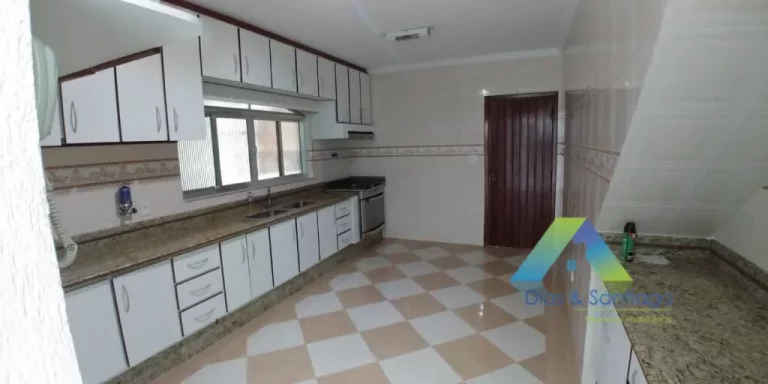 Imagem SANTO ANDRÉ Sobrado 350M², 3 suítes, espaço gourmet, 5 vagas com ótima localização e valor !!!