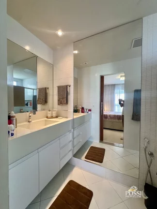 Imagem Residência de 3 Quartos com Vista para o Mar e o Morro do Moreno na Praia da Costa