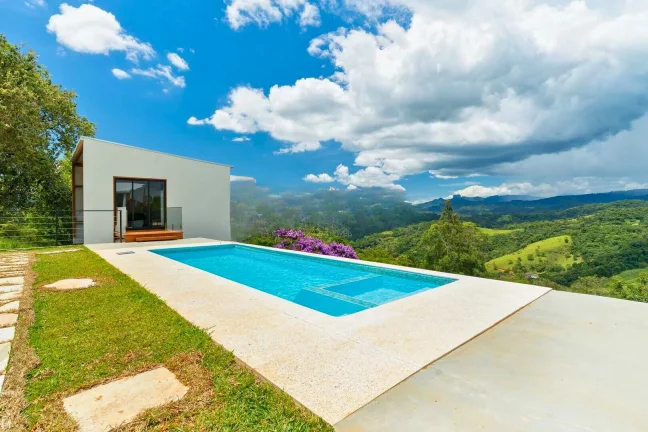 Imagem Exclusividade: Design Moderno com Vista para a Pedra do Baú