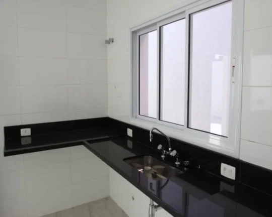 Imagem Casa de luxo à venda ou locação no Balneário Praia do Pernambuco em Guarujá-SP: 4 quartos, 4 suítes, 5 banheiros, 2 vagas, 300m².