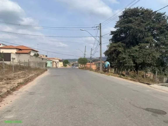 Imagem *CASA EM LOTE 360 M²
*CONSTITUÍDA POR 1 QUARTO, SALA, COZINHA, BANHEIRO, ÁREA DE SERVIÇO, VARAND...