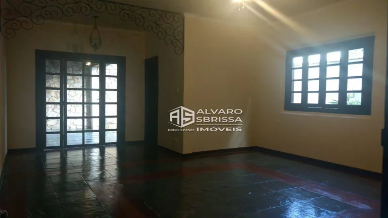Imagem Casa estilo colonial, possui 3 suítes com ar condicionado e armários. Condomínio Portella Itu SP