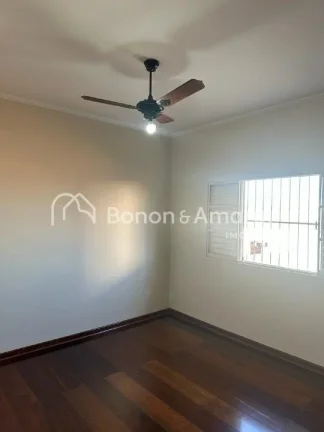 Imagem Imóvel com excelente acabamento, estrutura sólida e totalmente reformado. Com 3 dormitórios, todo...
