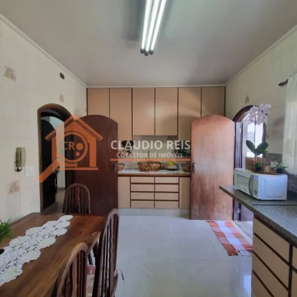Imagem Sobrado com 3 Quartos à venda, 195m² - Campo Grande