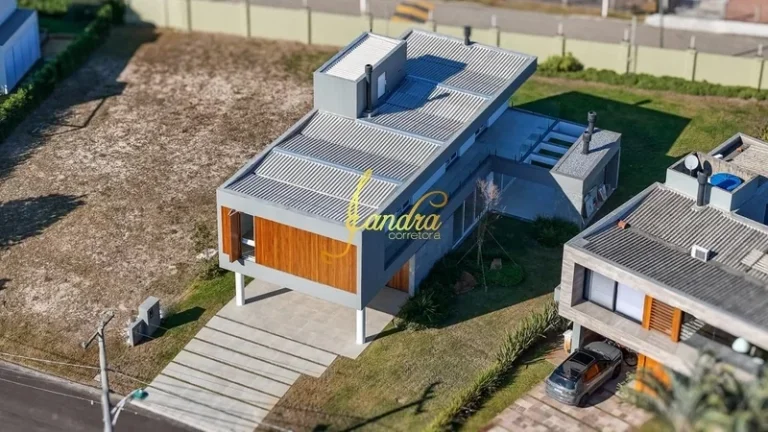 Imagem Sobrado novo com 05 suítes